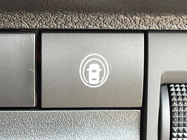 �y�C���e���W�F���g�G�}�[�W�F���V�[�u���[�L�z�t�����g�J�����őO���̎ԗ�����s�҂����m�B�Փ˂������Ȏ��͏Փ˔�Q�y���u���[�L���쓮�A�Փˉ�����T�|�[�g�B�����S�Ƀh���C�u�����y���݂��������܂��B