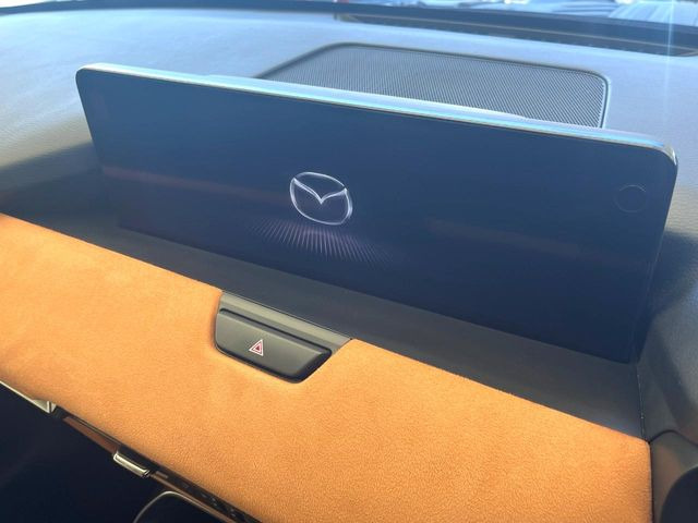 �y12.3�C���`�}�c�_�R�l�N�g�z�ԓ��̕��͋C�Ƀ}�b�`������̌^�^�C�v�̃f�B�X�v���C�B�e����q�ݒ��Bluetooth�Đ����A�l�X�ȋ@�\���y���߂܂��B��pSD�J�[�h�̂��w���ŁA�i�r�@�\���g�p�o���܂��B