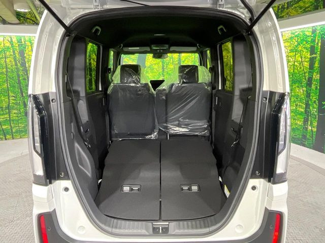 ���i�̂���������ʋ΁A���}���ɏ\���ȉ׎��X�y�[�X���m�ۂ��Ă���܂��B�Z�J���h�V�[�g��|���ƁA�傫�ȉו��̐ύڂ��\�ł���