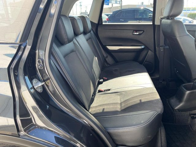 後部座席も気になるようなキズ・汚れやへたり等、大きなダメージはなく、良好な状態です。