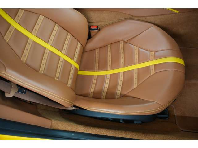 助手席も同様の仕様なので、運転していなくとも走りを楽しめます。