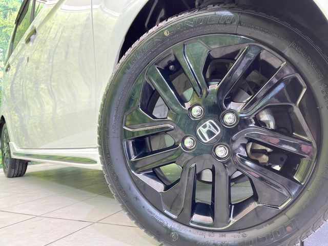 �y����15�C���`�A���~�z�C�[���z�O�ςɃ}�b�`���������A���~�z�C�[���𑕒����Ă���܂��B�e��ЊO�A���~�z�C�[����A�X�^�b�h���X�^�C�����戵�����Ă���܂��B���񂲑��k����������