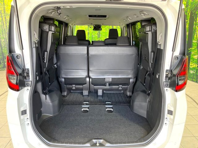 ���i�̂���������ʋ΁A���}���ɏ\���ȉ׎��X�y�[�X���m�ۂ��Ă���܂��B�Z�J���h�V�[�g��|���ƁA�傫�ȉו��̐ύڂ��\�ł���