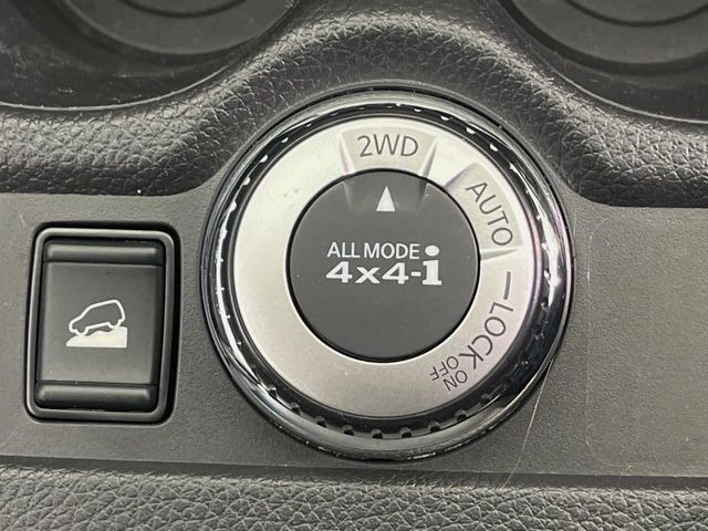 �y�I�[�����[�h4&times;4�z2WD/4WD���[�h����y�ɐ؂�ւ��\�B�R��d����2WD�A�X�^�b�N���ɖ𗧂�LOCK�AAUTO���[�h�ł�4WD�̔z���������Œ������A�H�ʏ󋵂��킸���肵��������T�|�[�g�B