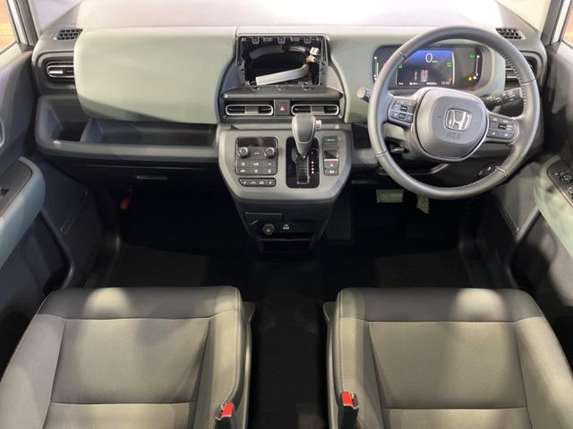 フリード1.5 e:HEV クロスター