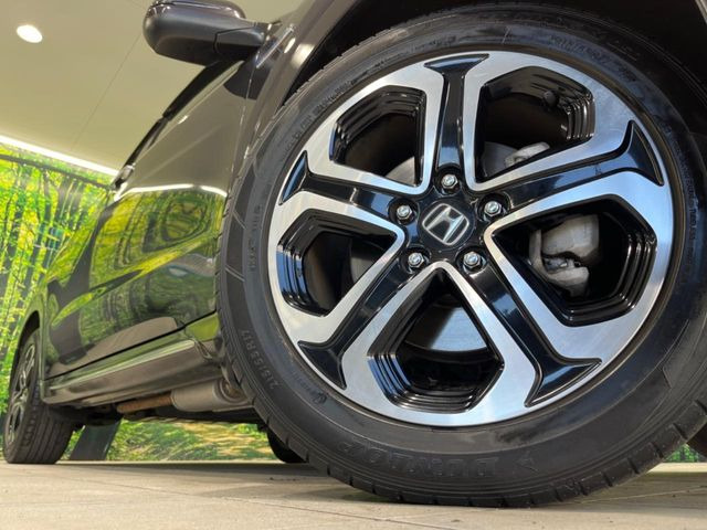 【純正17インチアルミホイール】外観にマッチした純正アルミホイールを装着しております。各種社外アルミホイールや、スタッドレスタイヤも取扱いしております。是非ご相談ください♪