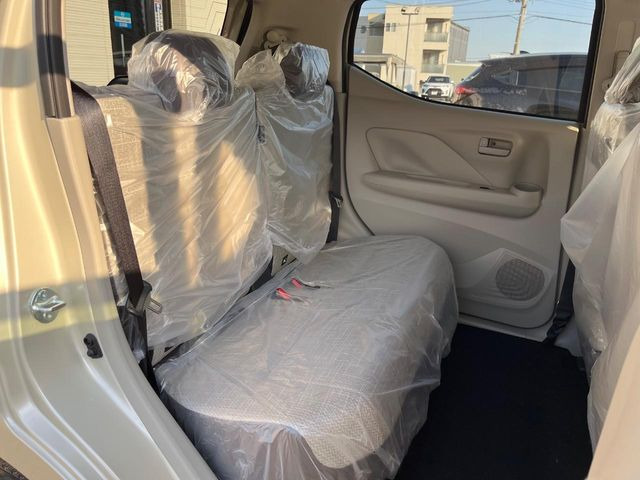 ���i���ȃI���W�i���t���A�}�b�g���I�v�V�����ɂĂ��p�ӂ��Ă���܂��B���D���ȃf�U�C����J���[�����Ԃɍ��킹�đI��ł����������Ƃ��ł��܂���