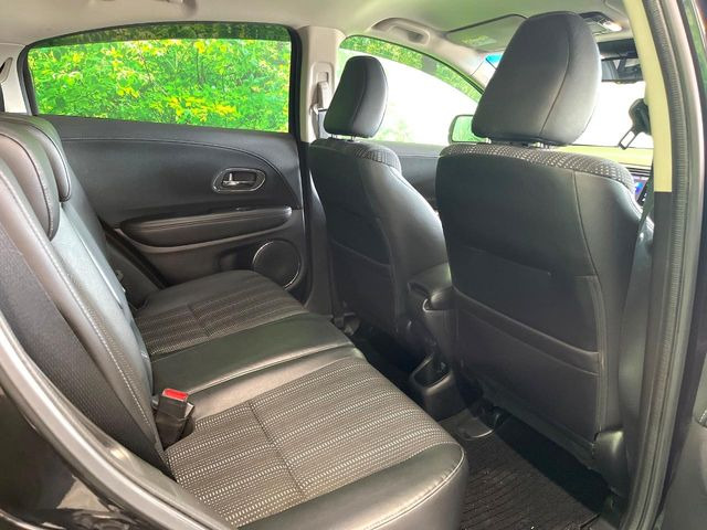 後部座席も気になるようなキズ・汚れやへたり等、大きなダメージはなく、良好な状態です。