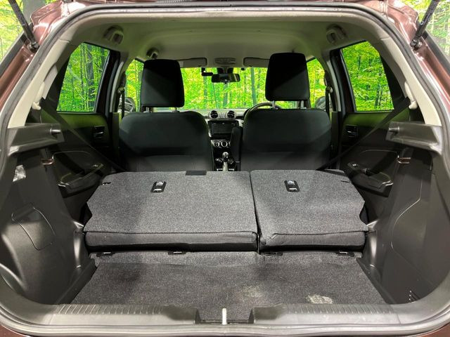 ���i�̂���������ʋ΁A���}���ɏ\���ȉ׎��X�y�[�X���m�ۂ��Ă���܂��B�Z�J���h�V�[�g��|���ƁA�傫�ȉו��̐ύڂ��\�ł���