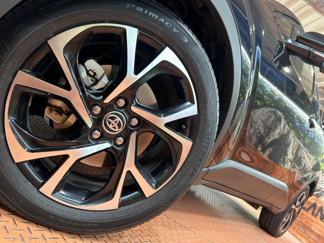 �y����18�C���`�A���~�z�C�[���z�O�ςɃ}�b�`���������A���~�z�C�[���𑕒����Ă���܂��B�e��ЊO�A���~�z�C�[����A�X�^�b�h���X�^�C�����戵�����Ă���܂��B���񂲑��k����������