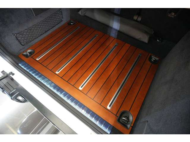 �g�����N�ɂ͑�l�C�̃`�F���[�E�b�h���Q�b�`�t���A�𑕔��B���ʊ�������Ɉ������Ă܂��B