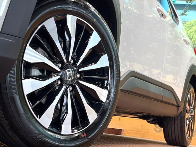 �y����17�C���`�A���~�z�C�[���z�O�ςɃ}�b�`���������A���~�z�C�[���𑕒����Ă���܂��B�e��ЊO�A���~�z�C�[����A�X�^�b�h���X�^�C�����戵�����Ă���܂��B���񂲑��k����������