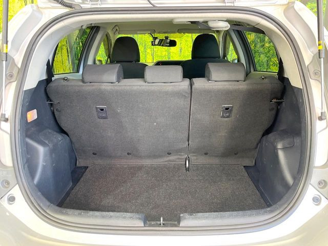 ���i�̂���������ʋ΁A���}���ɏ\���ȉ׎��X�y�[�X���m�ۂ��Ă���܂��B�Z�J���h�V�[�g��|���ƁA�傫�ȉו��̐ύڂ��\�ł���