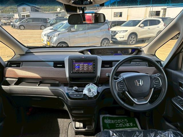 フリード1.5 ハイブリッド クロスター