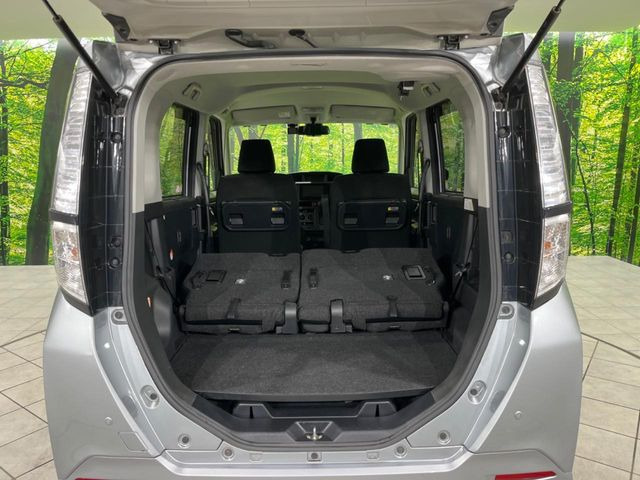 ���i�̂���������ʋ΁A���}���ɏ\���ȉ׎��X�y�[�X���m�ۂ��Ă���܂��B�Z�J���h�V�[�g��|���ƁA�傫�ȉו��̐ύڂ��\�ł���