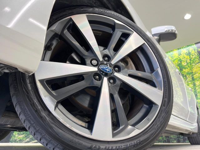 �y����18�C���`�A���~�z�C�[���z�O�ςɃ}�b�`���������A���~�z�C�[���𑕒����Ă���܂��B�e��ЊO�A���~�z�C�[����A�X�^�b�h���X�^�C�����戵�����Ă���܂��B���񂲑��k����������