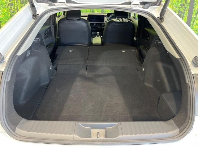 後席を格納すると、これだけの広さが!シーンに合わせたシートアレンジで、大きな荷物も積むことが出来ます♪