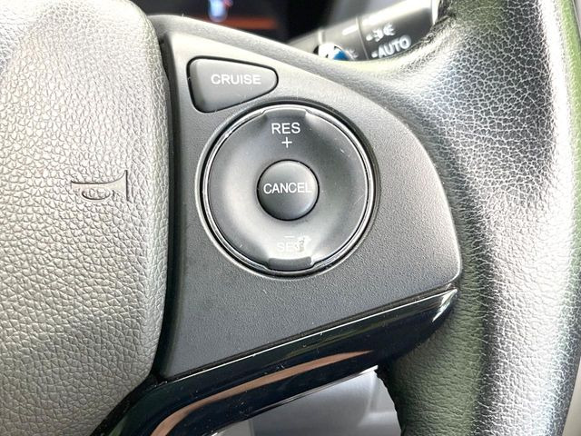 【クルーズコントロール】高速道路もラクラク走行。アクセルを離しても一定速度で走行ができ、長距離運転時の負担を軽減!加速・減速も簡単なスイッチ操作で調整できます。