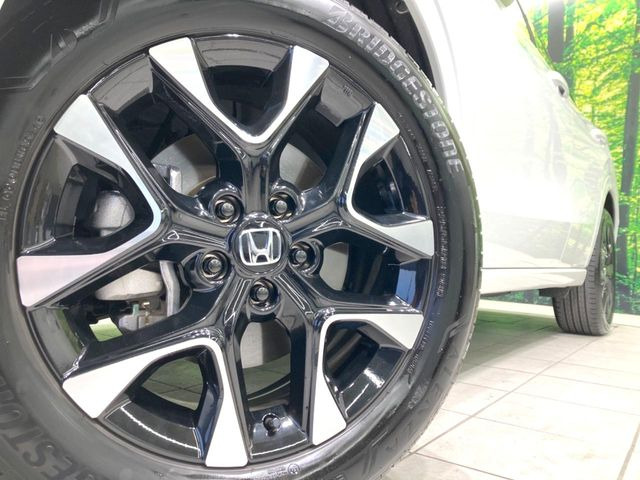 �y����18�C���`�A���~�z�C�[���z�O�ςɃ}�b�`���������A���~�z�C�[���𑕒����Ă���܂��B�e��ЊO�A���~�z�C�[����A�X�^�b�h���X�^�C�����戵�����Ă���܂��B���񂲑��k����������