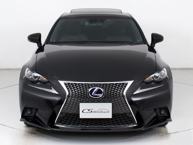 禁煙車です!室内は嫌なニオイも無く、すごく綺麗な状態です!禁煙車・・特にセダンタイプのお車では少ないですよね!!タバコのニオイが苦手なお客様必見です!快適にご乗車頂けます!!