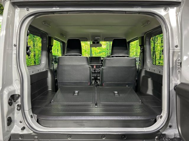 ���i�̂���������ʋ΁A���}���ɏ\���ȉ׎��X�y�[�X���m�ۂ��Ă���܂��B�Z�J���h�V�[�g��|���ƁA�傫�ȉו��̐ύڂ��\�ł���