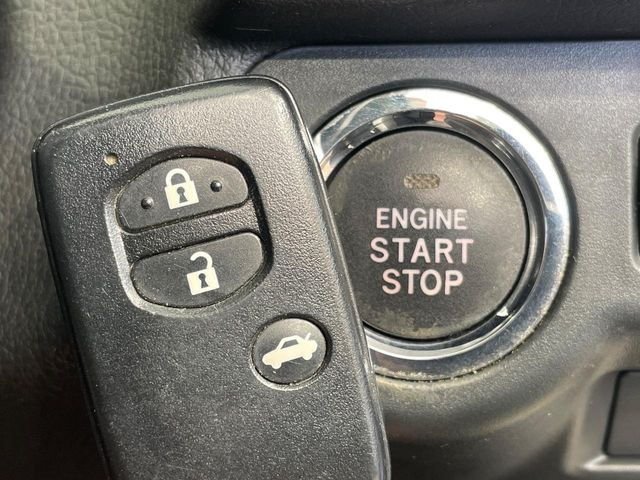 �y�A�N�Z�X�L�[&�v�b�V���X�^�[�g�z�J�o����|�P�b�g�ɓ��ꂽ�܂܂ł��h�A�̎{���E�������\�ȃX�}�[�g�L�[�𑕔��B�G���W���̃I���E�I�t�����J�M�����o���K�v�������A�{�^�����v�b�V�����邾����OK��