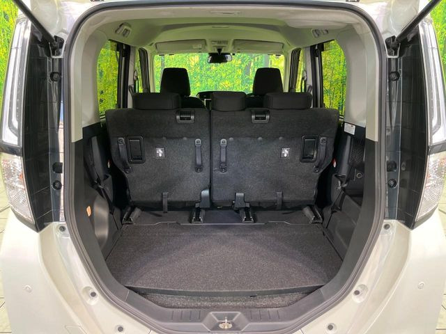 後席を格納すると、これだけの広さが!シーンに合わせたシートアレンジで、大きな荷物も積むことが出来ます♪