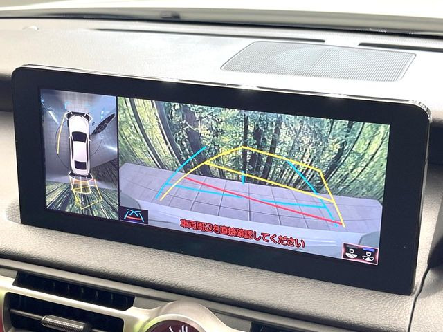 【パノラミックビューモニター】専用のカメラにより、上から見下ろしたような視点で360度クルマの周囲を確認することができます☆死角部分も確認しやすく、狭い場所での切り返しや駐車もスムーズに行えます。