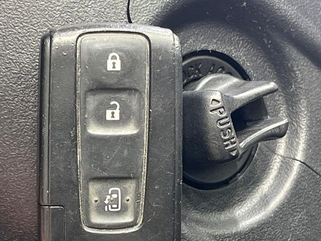 �y�L�[�t���[�V�X�e���z�J�o����|�P�b�g�ɓ��ꂽ�܂܂ł��h�A�̎{���E�������\�ȃX�}�[�g�L�[�𑕔��B�G���W���̃I���E�I�t�����J�M�����o���K�v����������Ƃ��Ă��֗��ł���