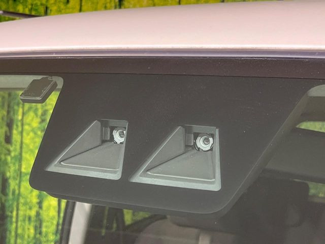 【スマートアシスト】走行中に前方の車両等を認識し、衝突しそうな時は警報とブレーキで衝突回避と被害軽減をアシスト。より安全にドライブをお楽しみいただけます。