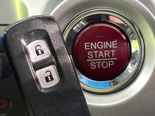 �yHonda�X�}�[�g�L�[�z�J�o����|�P�b�g�ɓ��ꂽ�܂܂ł��h�A�̎{���E�������\�ȃX�}�[�g�L�[�𑕔��B�G���W���̃I���E�I�t�����J�M�����o���K�v����������Ƃ��Ă��֗��ł���