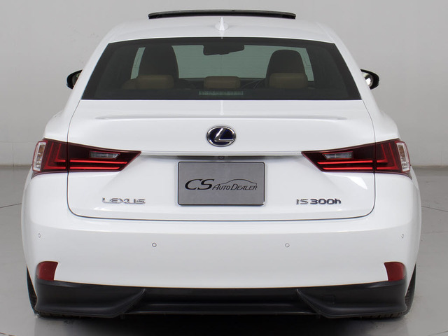 クリアランスソナーが付いています!フロント&リアにセンサーがあり、障害物に近づくと警告音が鳴りドライバーへお知らせ!すごく便利な人気装備です!!