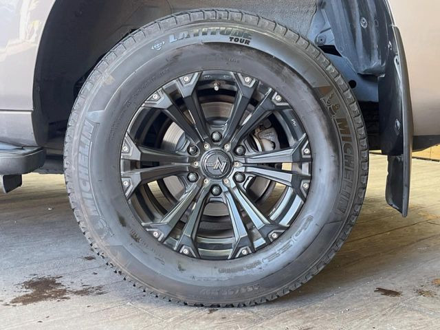 �y17�C���`�A���~�z�C�[���z�O�ςɃ}�b�`���������A���~�z�C�[���𑕒����Ă���܂��B�e��ЊO�A���~�z�C�[����A�X�^�b�h���X�^�C�����戵�����Ă���܂��B���񂲑��k����������