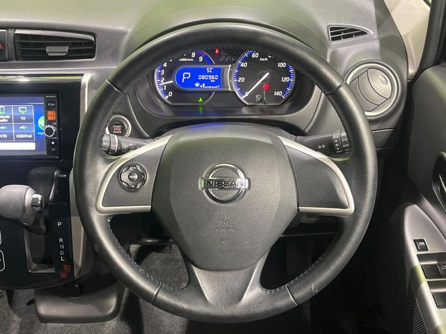 �y�����v�����X�e�A�����O�z�㎿�Ȋv���g�p���邱�ƂŁA��ɂ����������݂ƂĂ��^�]���₷���n���h���ł���