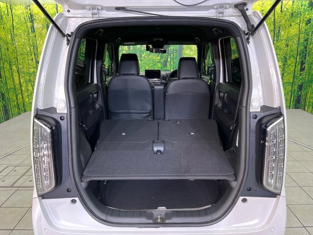 ���i�̂���������ʋ΁A���}���ɏ\���ȉ׎��X�y�[�X���m�ۂ��Ă���܂��B�Z�J���h�V�[�g��|���ƁA�傫�ȉו��̐ύڂ��\�ł���