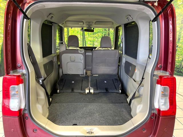 後席を格納すると、これだけの広さが!シーンに合わせたシートアレンジで、大きな荷物も積むことが出来ます♪