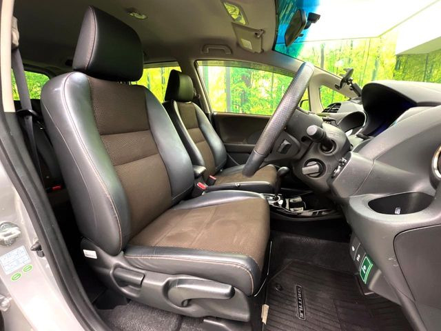 �y�n�[�t���U�[�V�[�g�z�������ƍ���S�n�𗼗������l�C�̃V�[�g���w�ʁE���ʂ̃t�@�u���b�N�f�ނ́A�ʋC���̗ǂ��⊊��ɂ����ɗD��Ă��܂��B�C���╞���ɍ��E���ꂸ���K�ɂ���肢�������܂��B