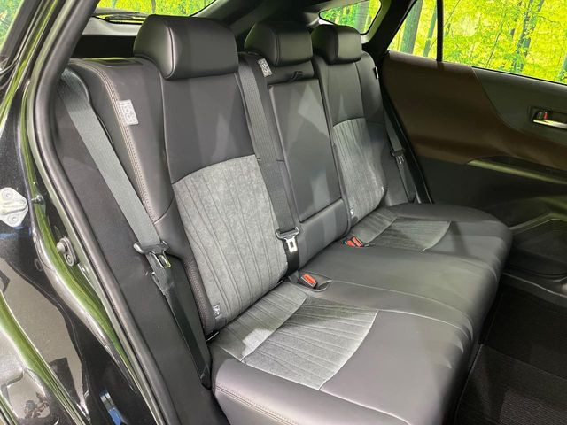 後部座席も気になるようなキズ・汚れやへたり等、大きなダメージはなく、良好な状態です。