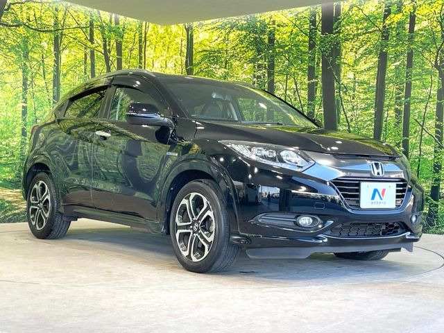 高透明度のガラス皮膜で撥水はもちろん、上質なツヤ・光沢を実現。紫外線や酸性雨から大切な愛車を保護し、色あせ・劣化を防止。「弾スプラッシュコート」、「弾プリミッサコート」からお選びいただけます。