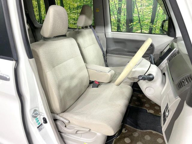 運転席シート廻りは使用感も少なく、良好な状態となっています。丁寧に使われていたことがよくわかりますね。