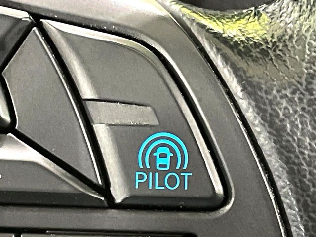 �y�v���p�C���b�g�z�������H�ł̒��������s���y��!!�a�؎��Ə��񑖍s�̃V�[���ŁA�A�N�Z���E�u���[�L�E�X�e�A�����O�������Ő��䂵�A�������^�]�̕��S���y�����Ă���܂���