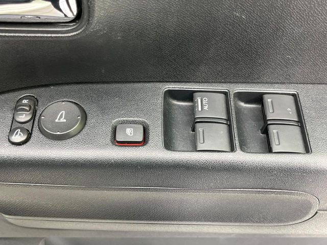 �y�d���i�[�~���[�z�T�C�h�~���[�͓d���i�[���ƂȂ��Ă���A�������ԏ�ł��L�Y�������X�N��}�����܂��B