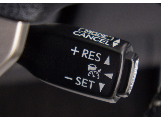 レーダークルーズコントロール  ミリ波レーダーと単眼カメラで先行車を認識し、車速に応じた車間距離を保ちながら追従走行を支援します。