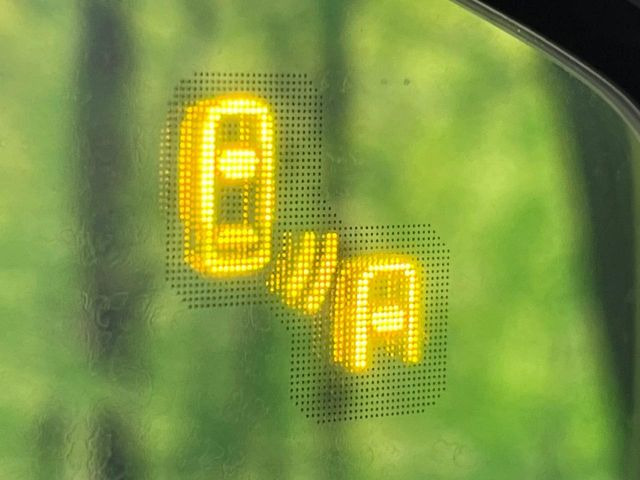 �y�u���C���h�X�|�b�g���j�^�����O�z���s���A�h�A�~���[�̎��p�ɂȂ�₷���ӏ��Ɍ㑱�Ԃ��ڋ߂���ƃT�C�h�~���[�t�߂Ɍx����\���A�h���C�o�[�ɒ��ӊ��N�����Ă���܂��B