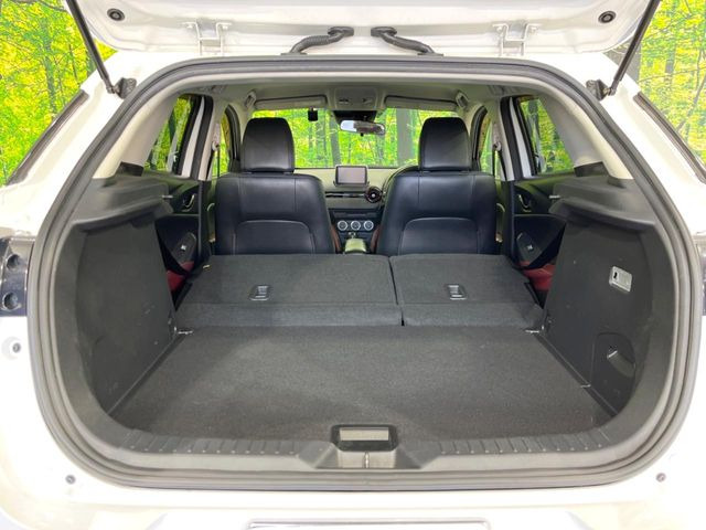 ���i�̂���������ʋ΁A���}���ɏ\���ȉ׎��X�y�[�X���m�ۂ��Ă���܂��B�Z�J���h�V�[�g��|���ƁA�傫�ȉו��̐ύڂ��\�ł���