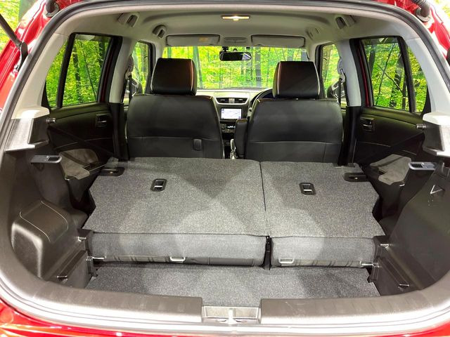 ���i�̂���������ʋ΁A���}���ɏ\���ȉ׎��X�y�[�X���m�ۂ��Ă���܂��B�Z�J���h�V�[�g��|���ƁA�傫�ȉו��̐ύڂ��\�ł���