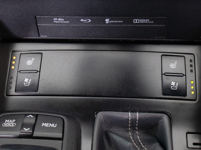 ★快適エアシート&シートヒーターを装備しています!高級車ならではの装備です!シートが暖まる機能!シートから冷風が出る機能!どちらも付いています!!寒い冬も、暑い夏も快適にご乗車頂けますよ!!