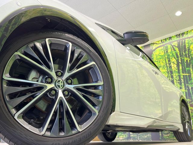 【純正19インチアルミホイール】外観にマッチした純正アルミホイールを装着しております。各種社外アルミホイールや、スタッドレスタイヤも取扱いしております。是非ご相談ください♪