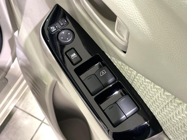 �y�d���i�[�~���[�z�T�C�h�~���[�͓d���i�[���ƂȂ��Ă���A�������ԏ�ł��L�Y�������X�N��}�����܂��B