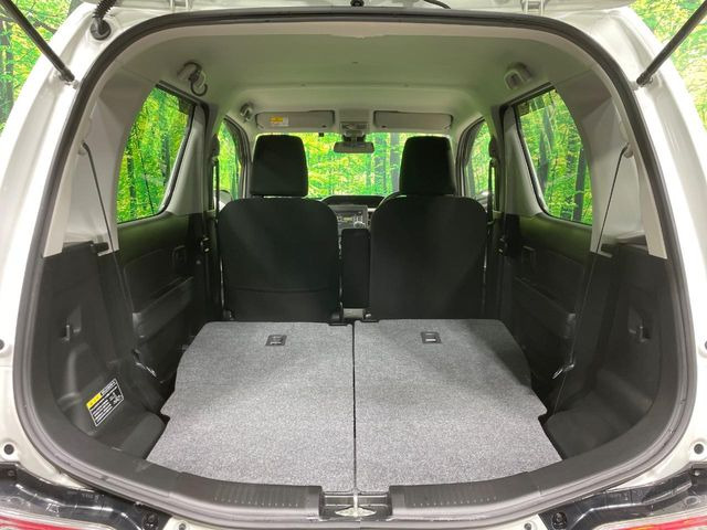 ���i�̂���������ʋ΁A���}���ɏ\���ȉ׎��X�y�[�X���m�ۂ��Ă���܂��B�Z�J���h�V�[�g��|���ƁA�傫�ȉו��̐ύڂ��\�ł���